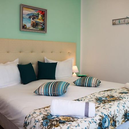 Sea Port Celebrity Apartment - Lets4Holiday Varna Buitenkant foto