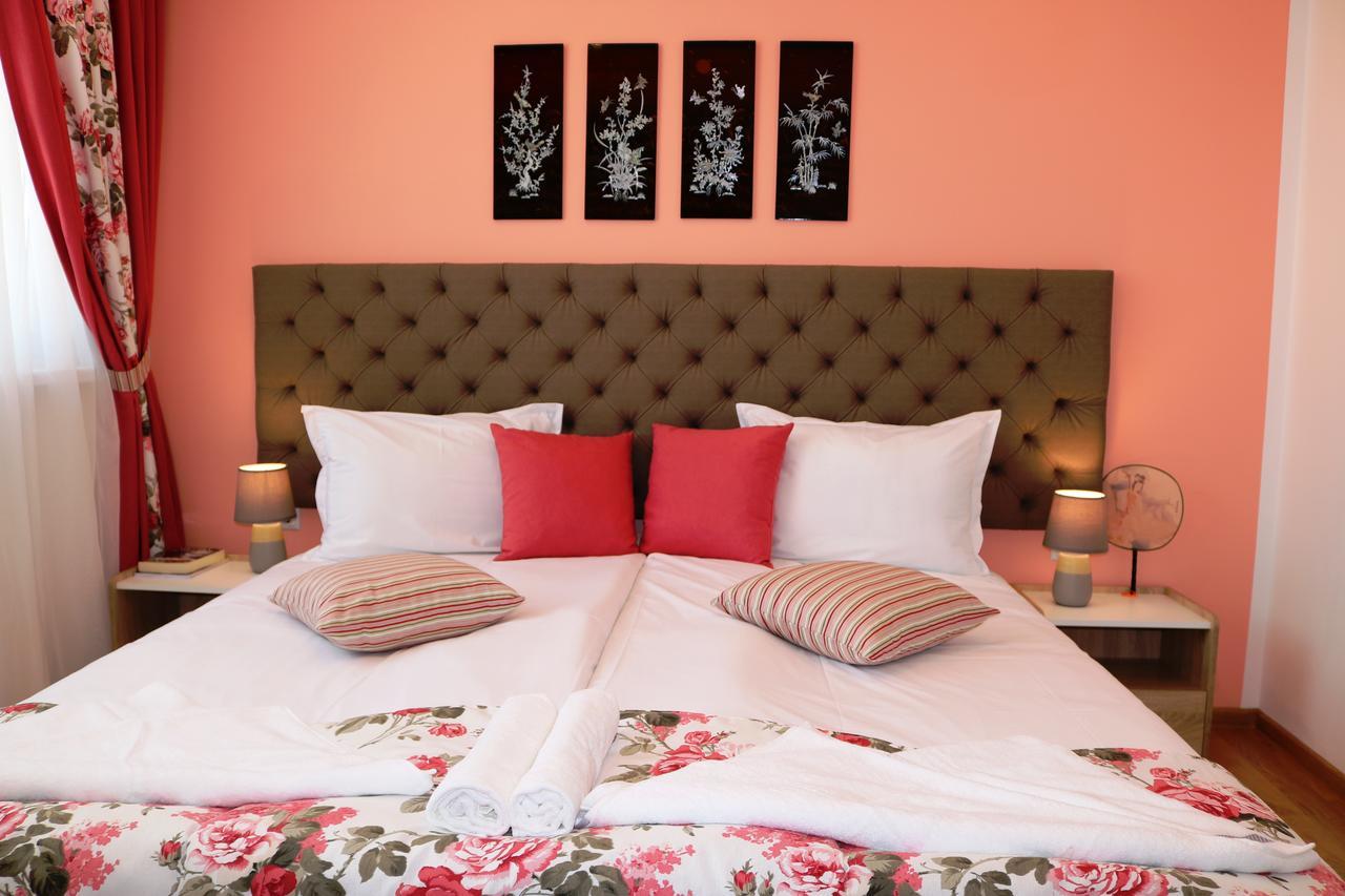 Sea Port Celebrity Apartment - Lets4Holiday Varna Buitenkant foto
