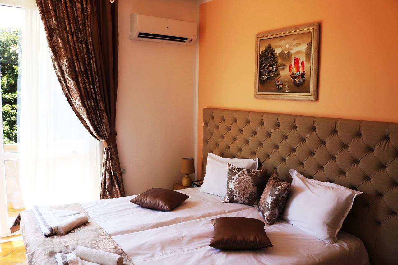 Sea Port Celebrity Apartment - Lets4Holiday Varna Buitenkant foto
