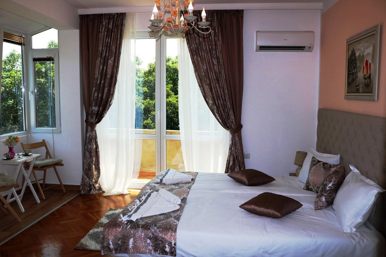 Sea Port Celebrity Apartment - Lets4Holiday Varna Buitenkant foto
