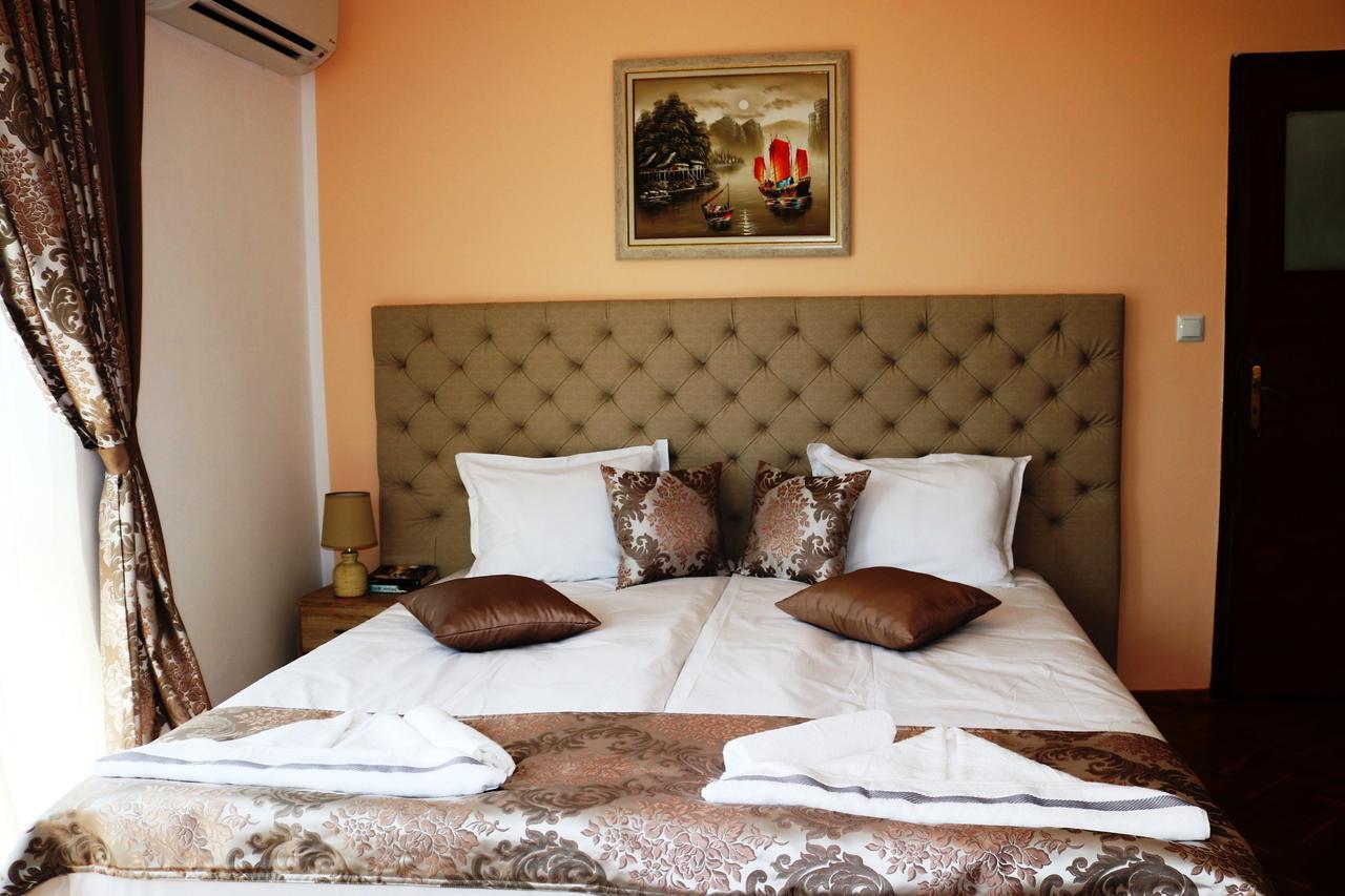 Sea Port Celebrity Apartment - Lets4Holiday Varna Buitenkant foto