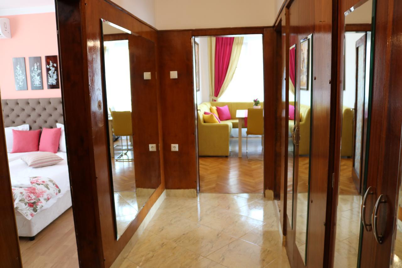 Sea Port Celebrity Apartment - Lets4Holiday Varna Buitenkant foto