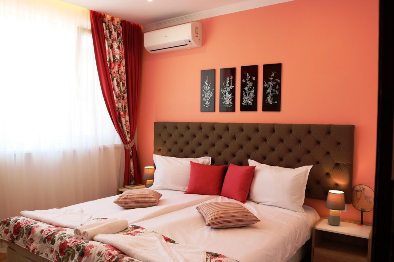 Sea Port Celebrity Apartment - Lets4Holiday Varna Buitenkant foto