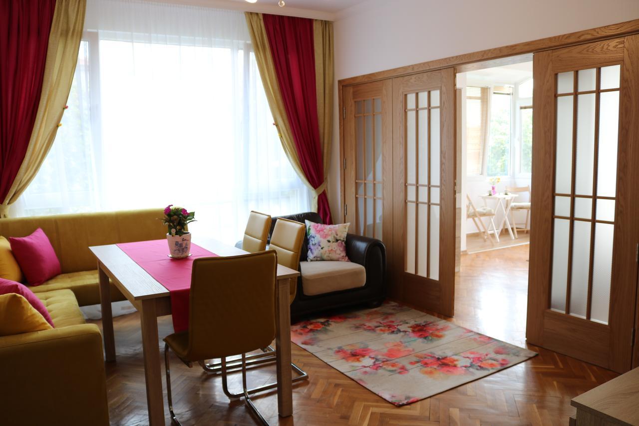 Sea Port Celebrity Apartment - Lets4Holiday Varna Buitenkant foto
