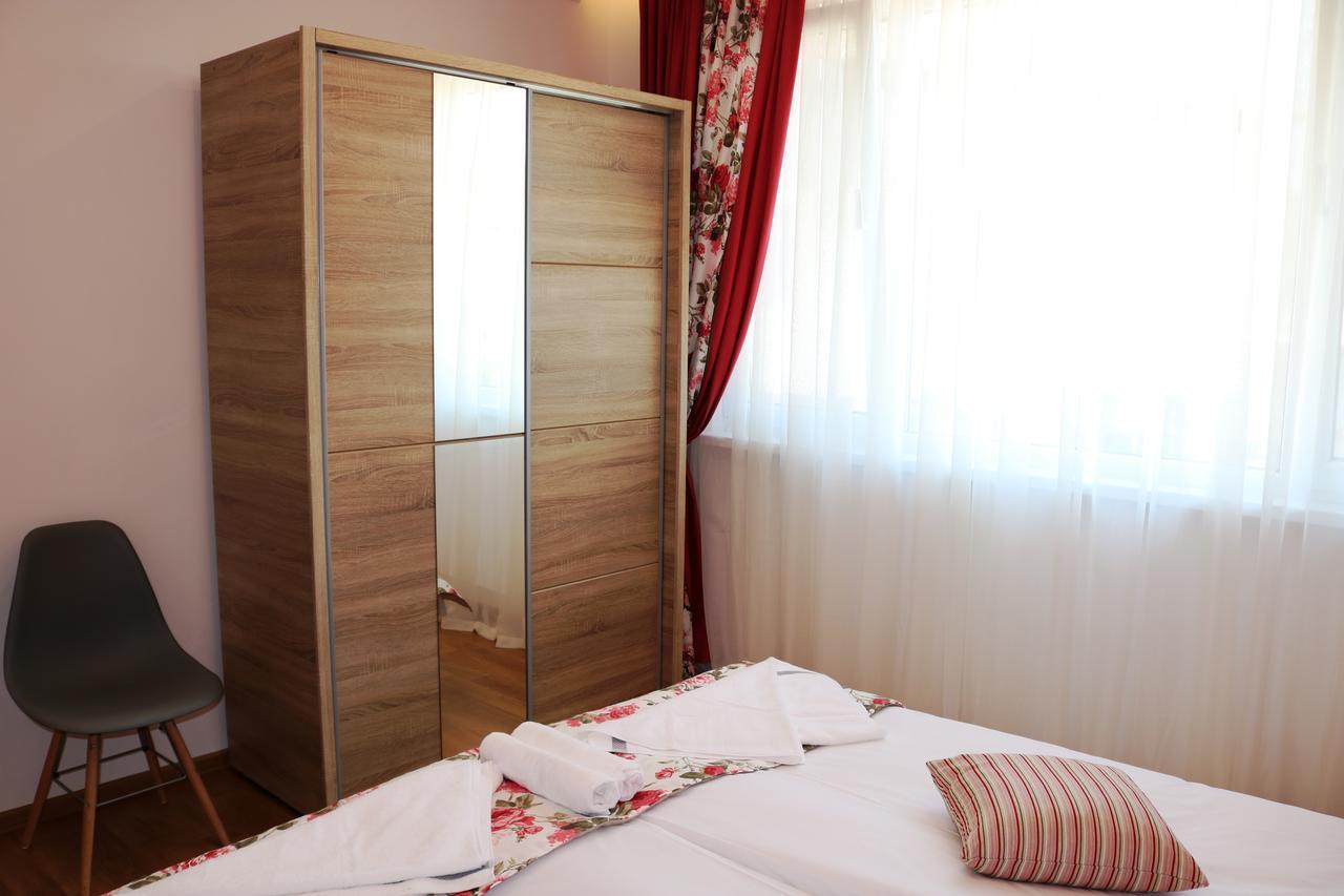 Sea Port Celebrity Apartment - Lets4Holiday Varna Buitenkant foto