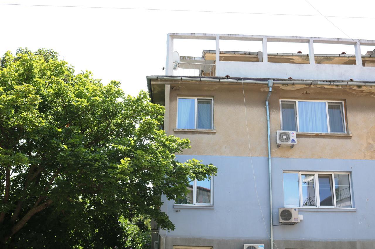 Sea Port Celebrity Apartment - Lets4Holiday Varna Buitenkant foto