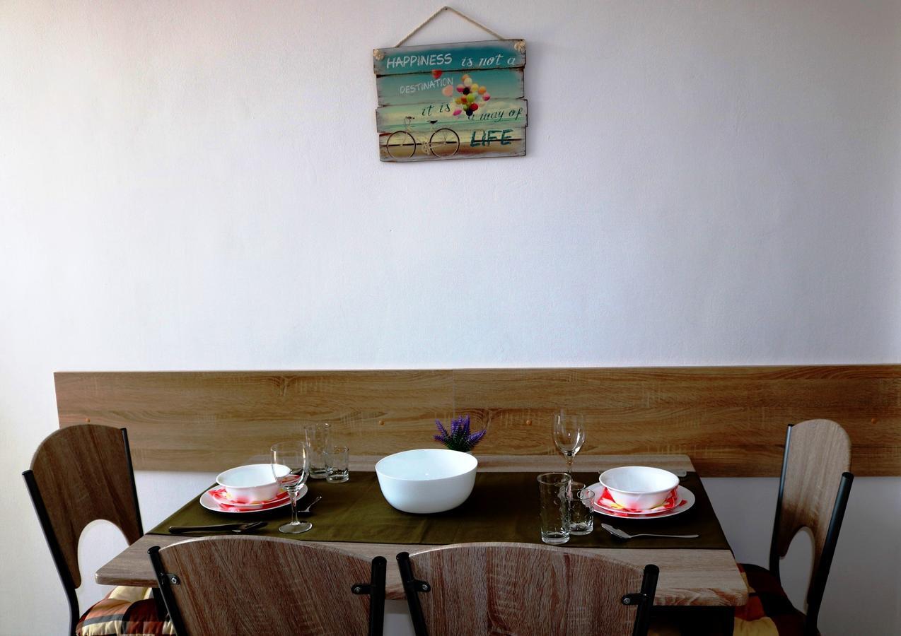 Sea Port Celebrity Apartment - Lets4Holiday Varna Buitenkant foto