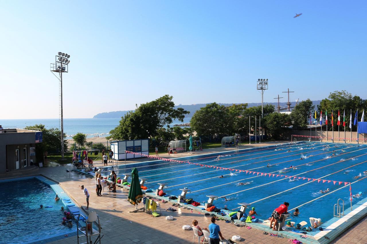 Sea Port Celebrity Apartment - Lets4Holiday Varna Buitenkant foto