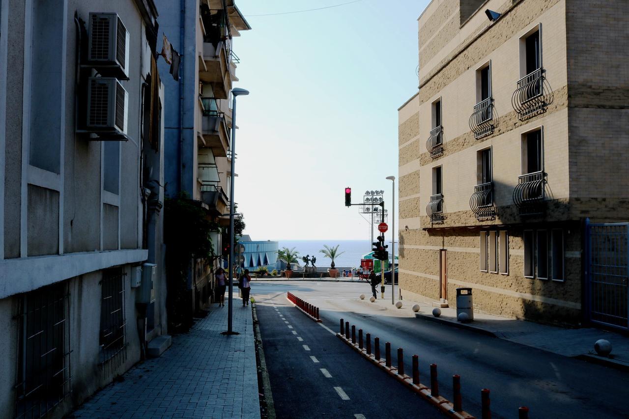 Sea Port Celebrity Apartment - Lets4Holiday Varna Buitenkant foto