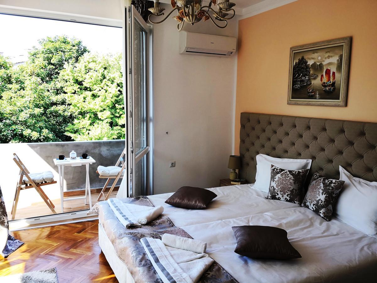 Sea Port Celebrity Apartment - Lets4Holiday Varna Buitenkant foto